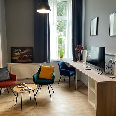 Hotel Alte Navigationsschule Rhauderfehn Bagian luar foto