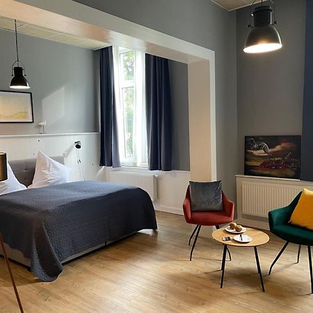 Hotel Alte Navigationsschule Rhauderfehn Bagian luar foto