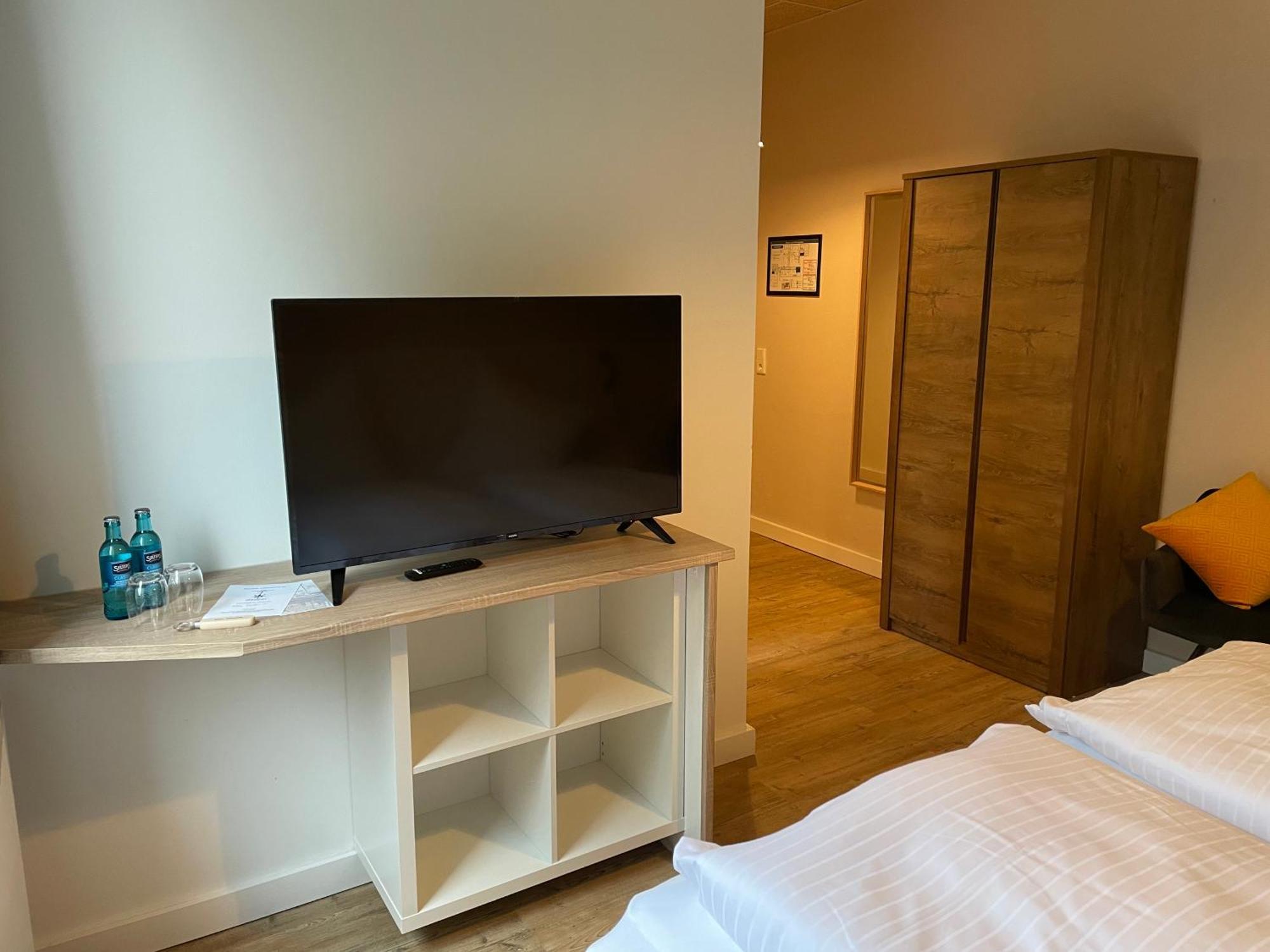 Hotel Alte Navigationsschule Rhauderfehn Bagian luar foto