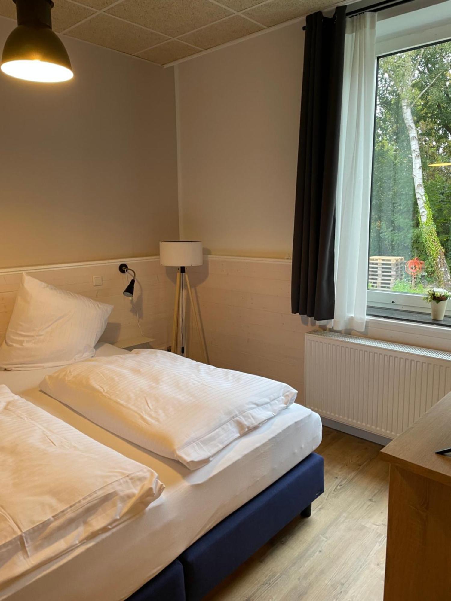 Hotel Alte Navigationsschule Rhauderfehn Bagian luar foto