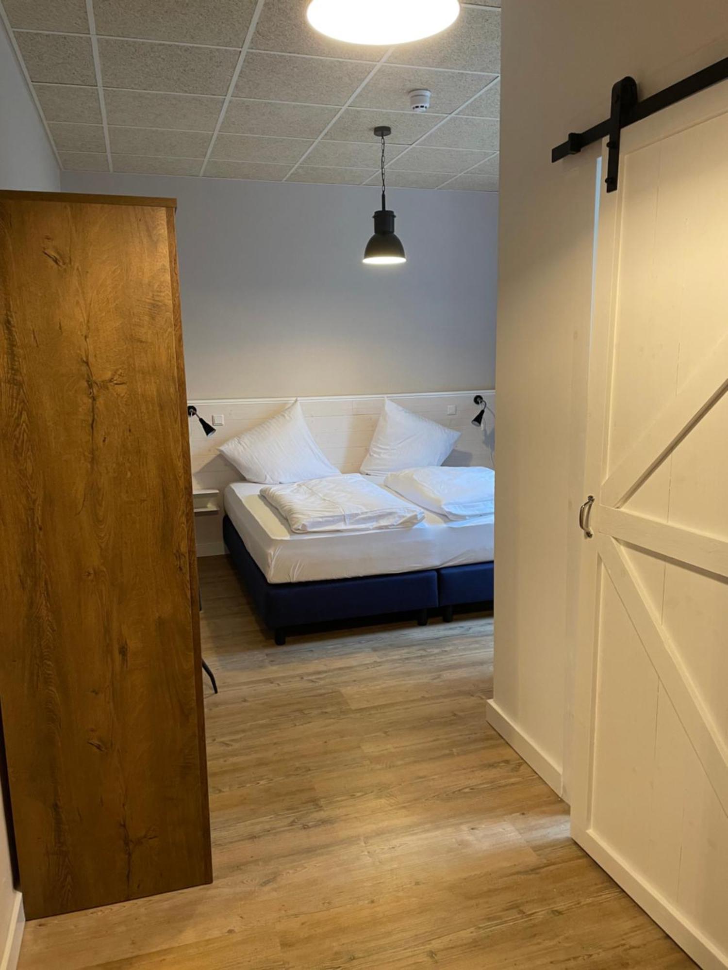Hotel Alte Navigationsschule Rhauderfehn Bagian luar foto