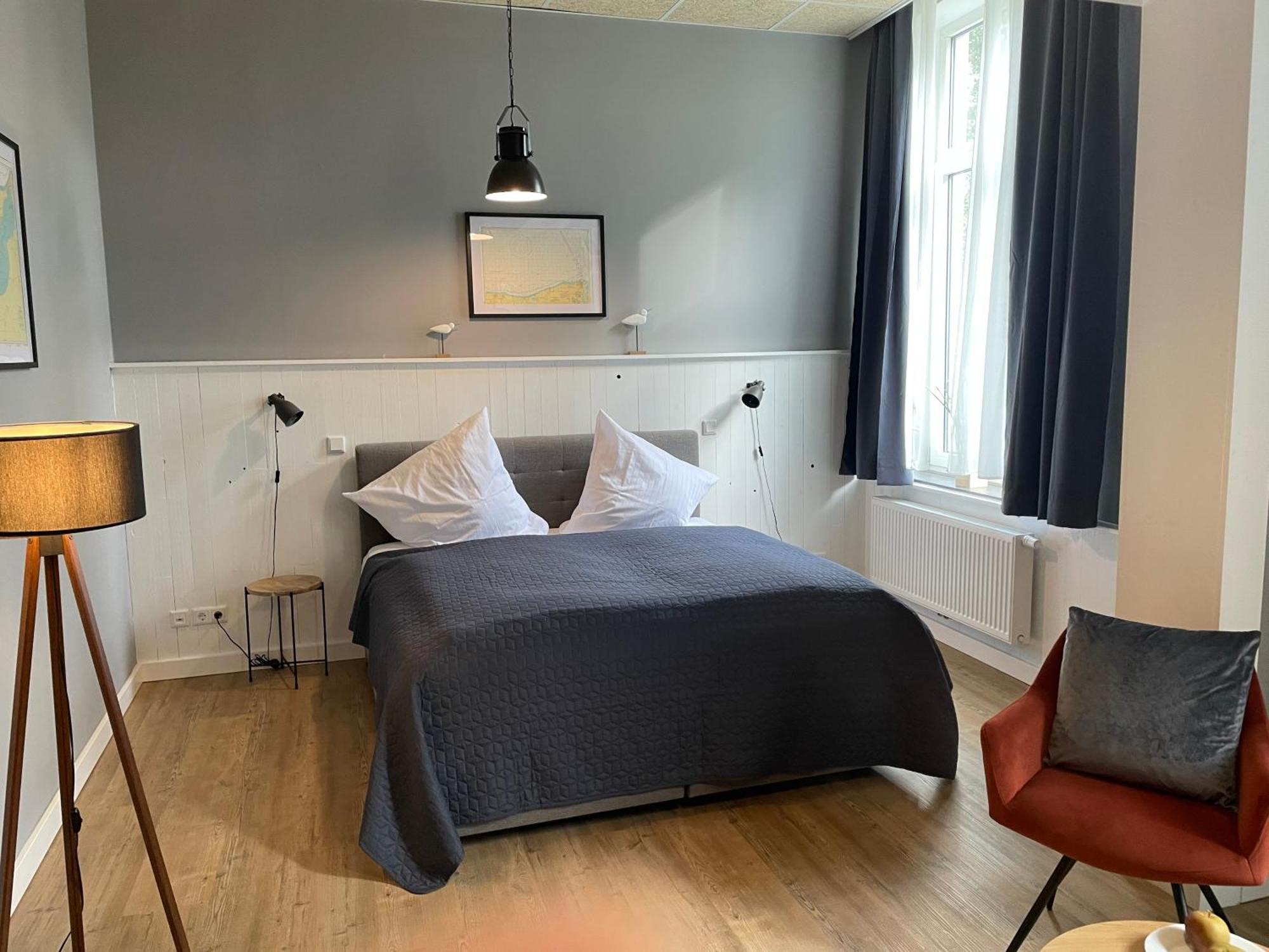 Hotel Alte Navigationsschule Rhauderfehn Bagian luar foto