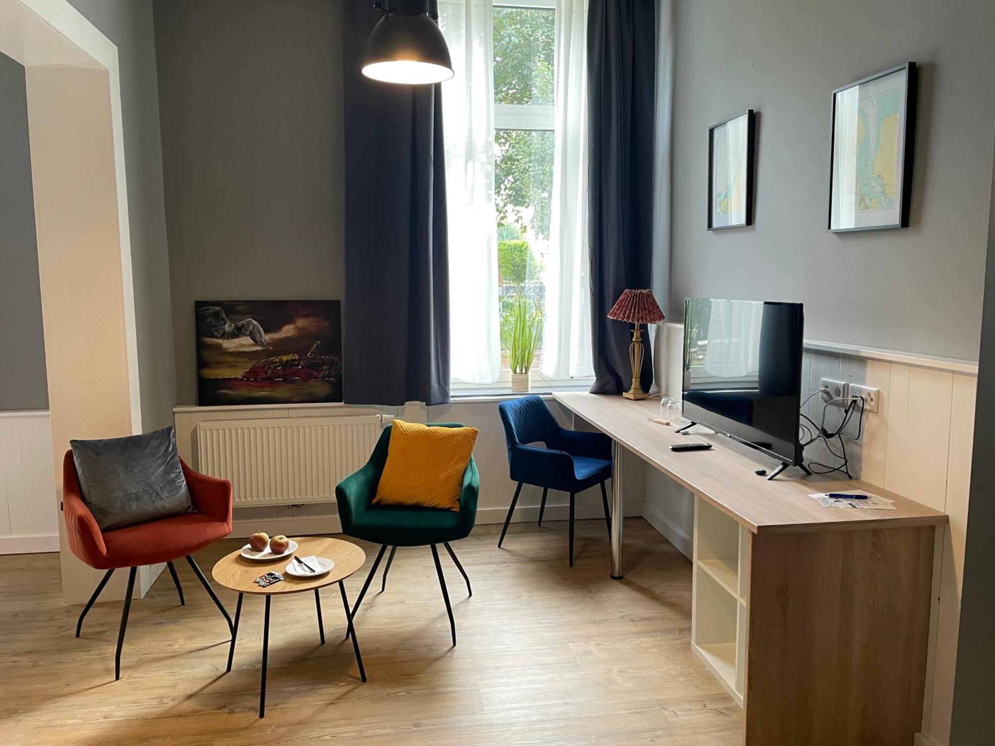 Hotel Alte Navigationsschule Rhauderfehn Bagian luar foto